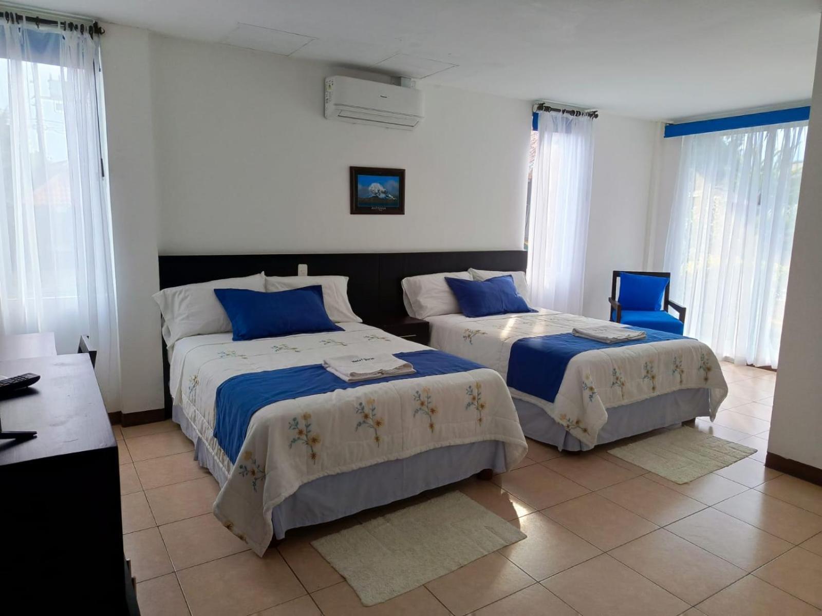 Hotel Yurak Archidona ภายนอก รูปภาพ